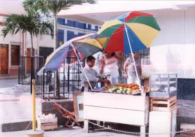 Puesto de venta de frutas de Jos Mara Calao Alvarez en Montería - Colombia - Sur América
